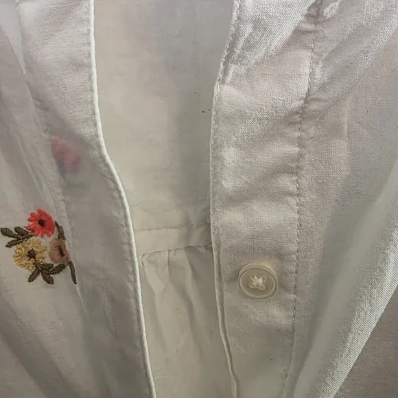 Old Navy White Blouse with EMBROIDERED Floral Accents - Picture 5 of 8